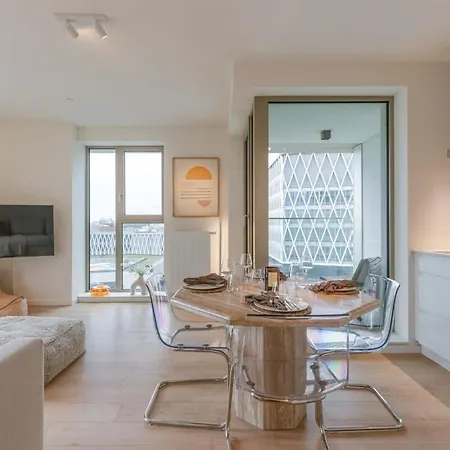 Huswell - Beautiful In The Heart Of Anvers